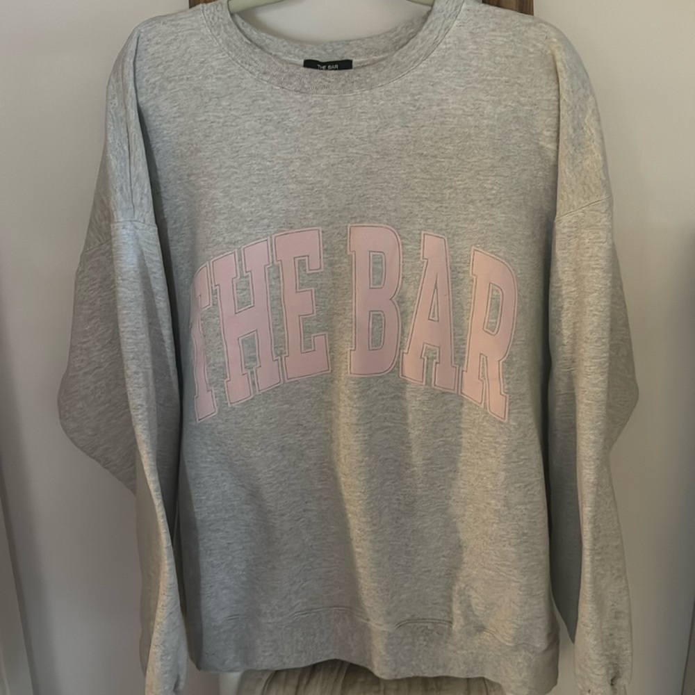 The Bar Varsity Crewneck - Light Pink